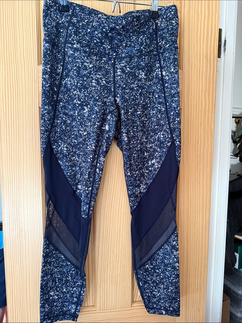 Athleta Navy Blue Printed Mesh-Panel 7/8 leggings
